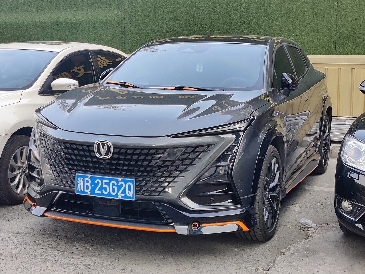 Changan UNI-T: UNI-T negro del diseño actual, vista delantera