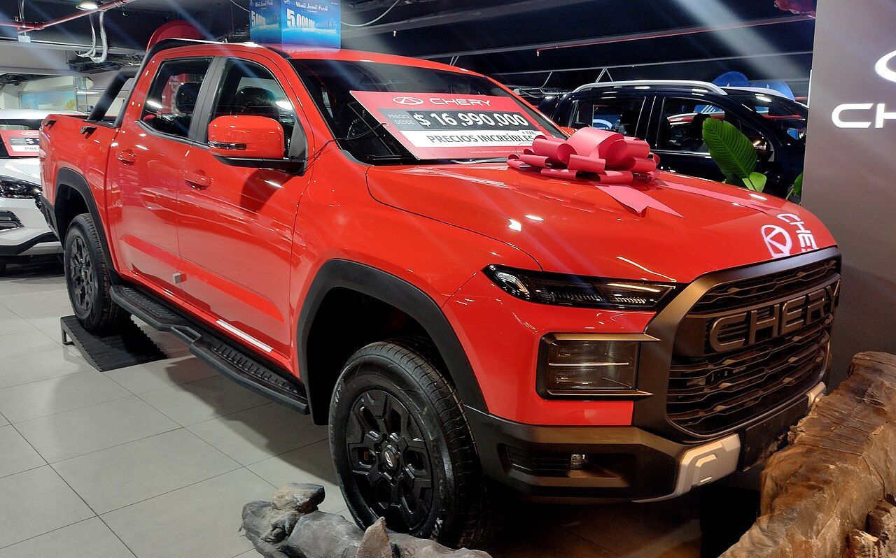 Chery Himla: Himla roja de la generación actual, vista delantera de tres cuartos