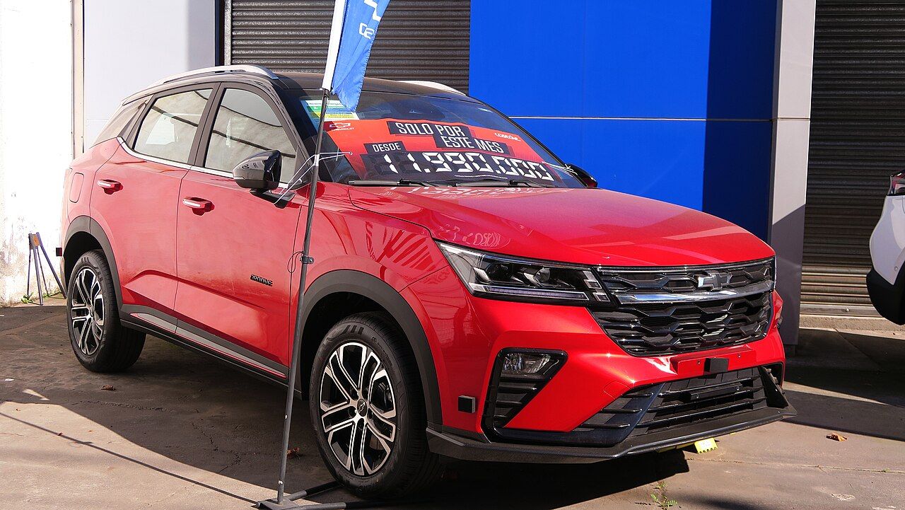 Chevrolet Groove: Groove RS roja del diseño 2026, vista delantera de tres cuartos