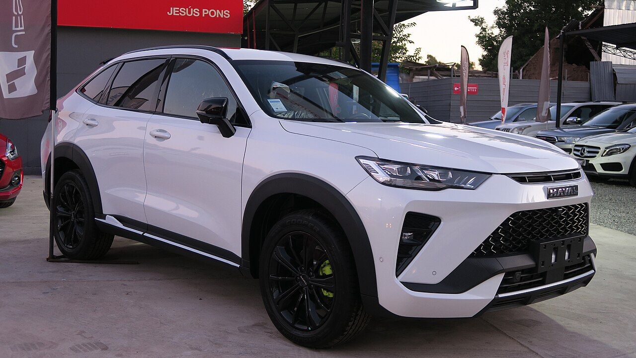 Haval H6: H6 GT blanco, vista delantera de tres cuartos