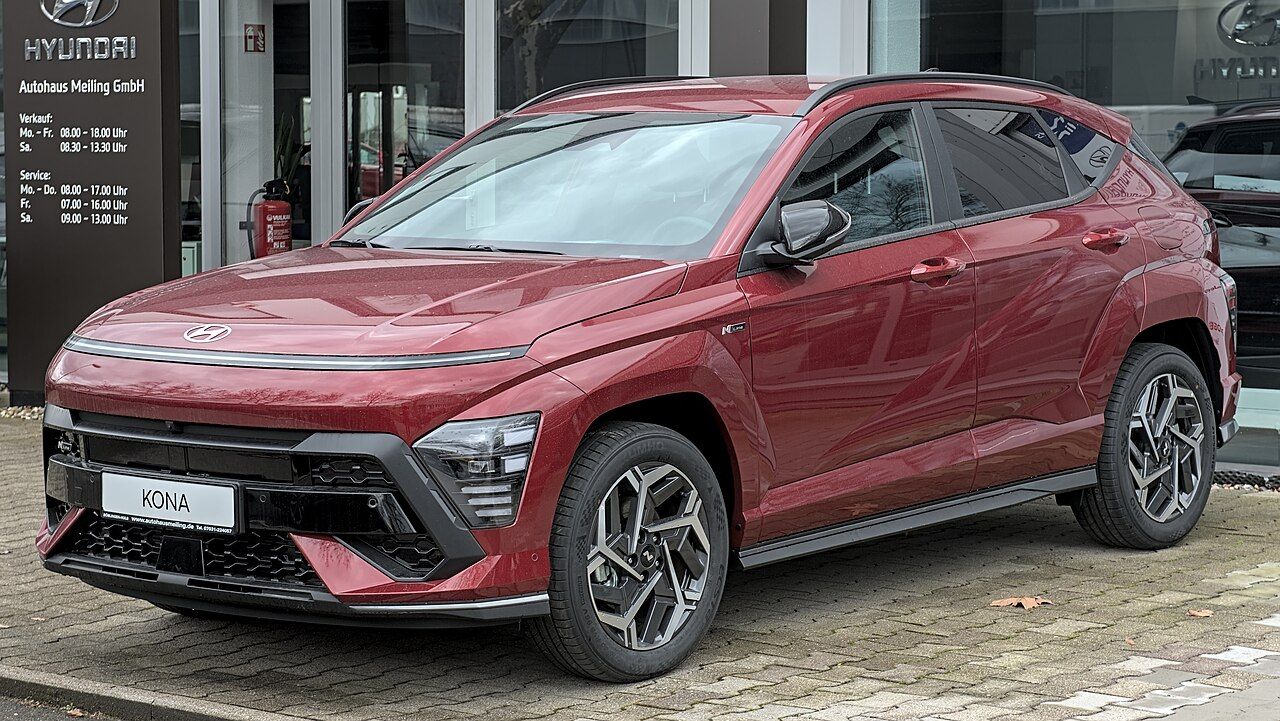 Hyundai Kona: Kona N Line roja de la generación actual, vista delantera de tres cuartos