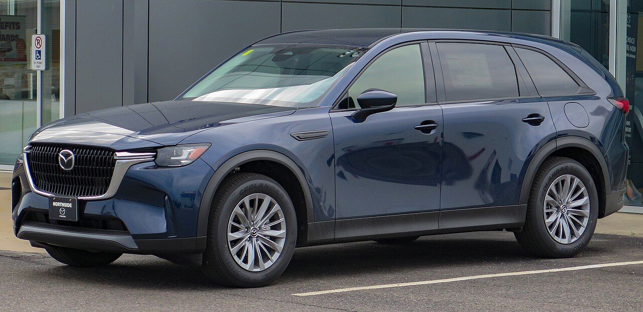 Mazda CX-90: CX-90 mild hybrid azul, vista delantera de tres cuartos