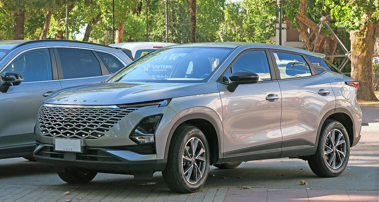 Omoda C5: C5 de la versión Urban del diseño actual, vista delantera de tres cuartos