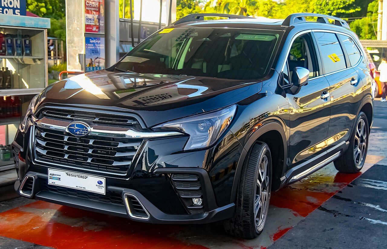 Subaru Evoltis: Evoltis Touring negro con el frente actual, vista delantera de tres cuartos