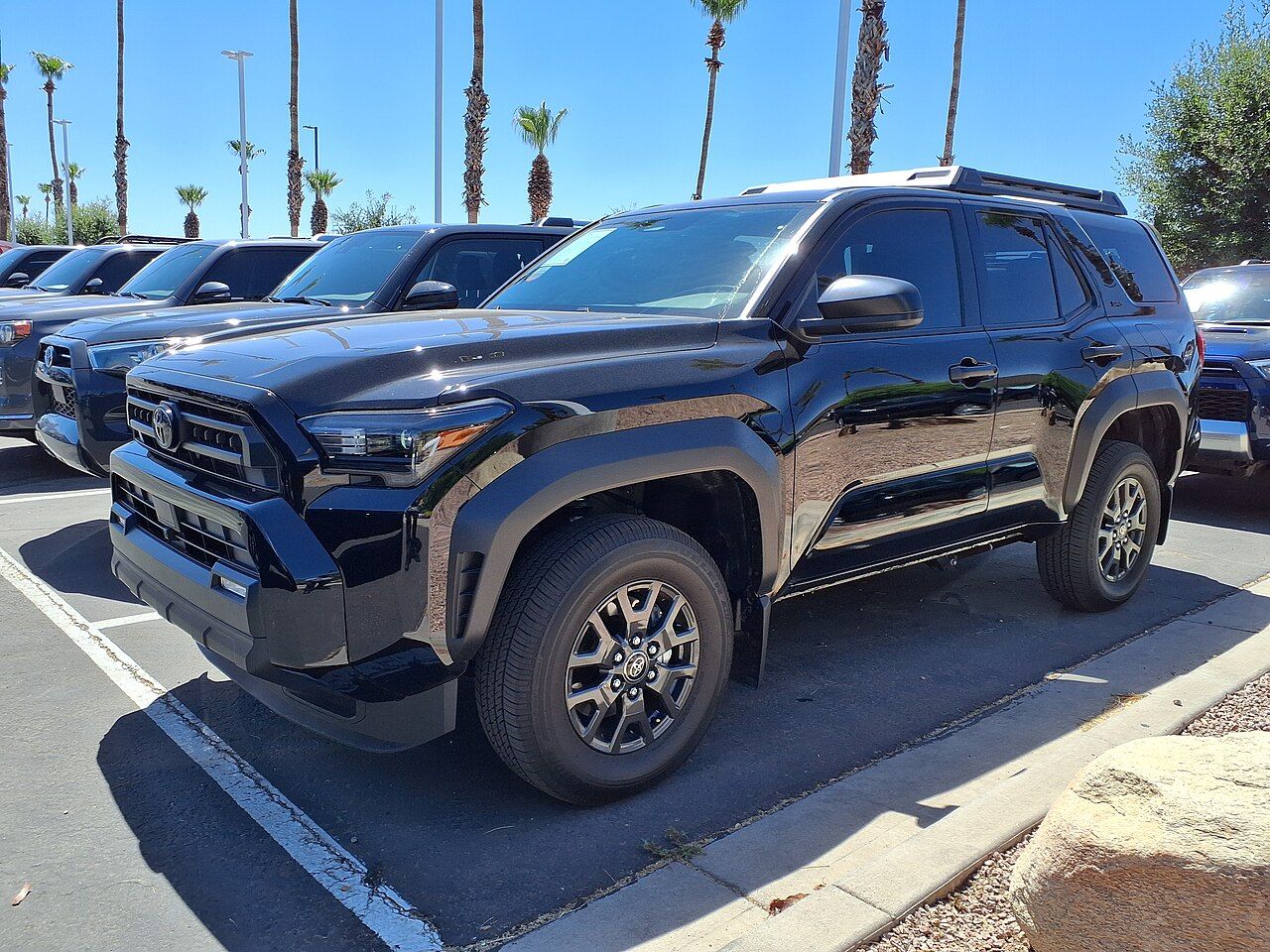 Toyota 4Runner: 4Runner SR5 negra de la generación actual, vista delantera de tres cuartos