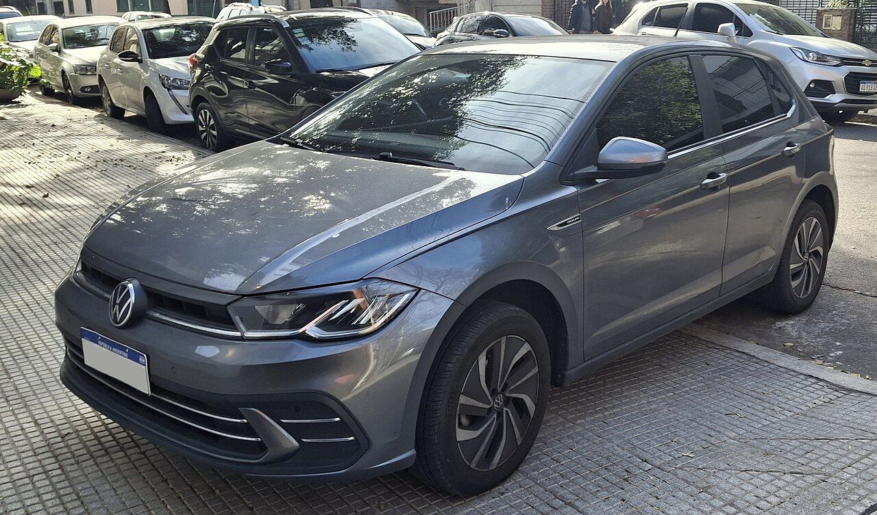 Volkswagen Polo: Polo gris del diseño actual, en versión Highline, vista delantera de tres cuartos